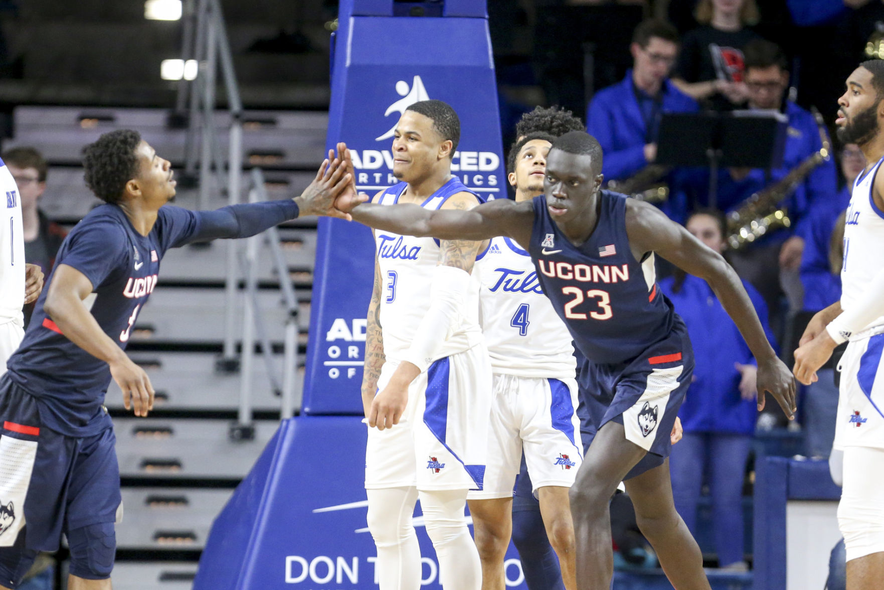 Tulsa Golden Hurricane vs Connecticut Huskies